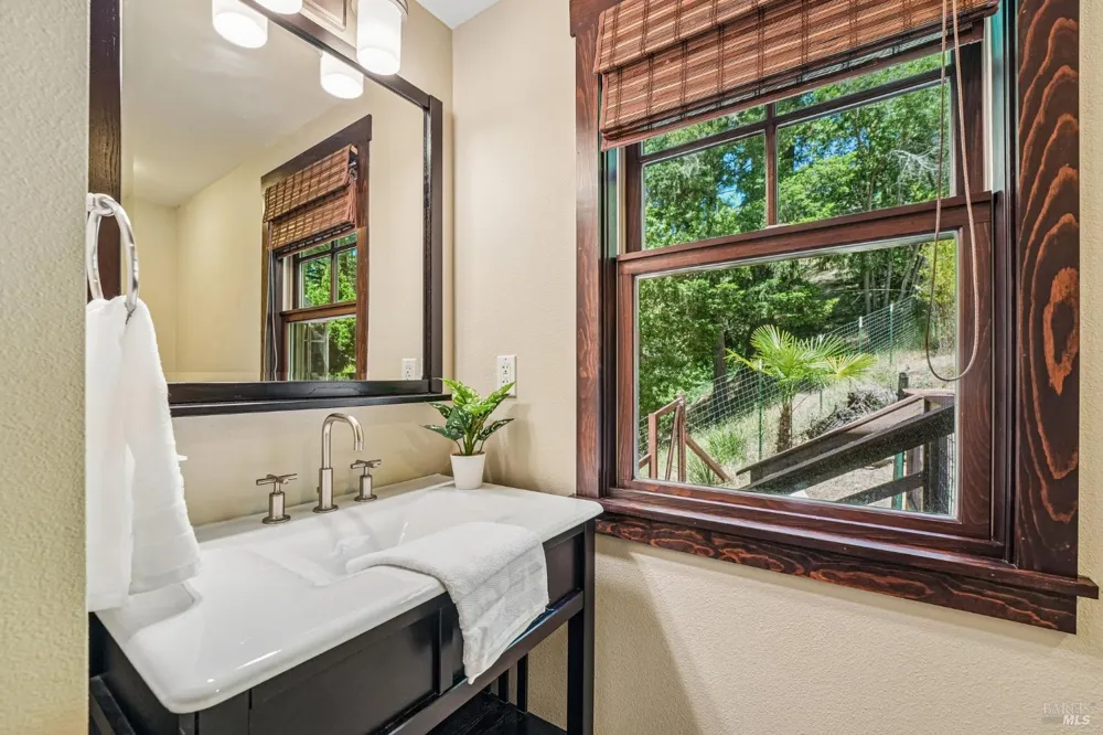 6941 Ellen Lane Forestville, CA 95436