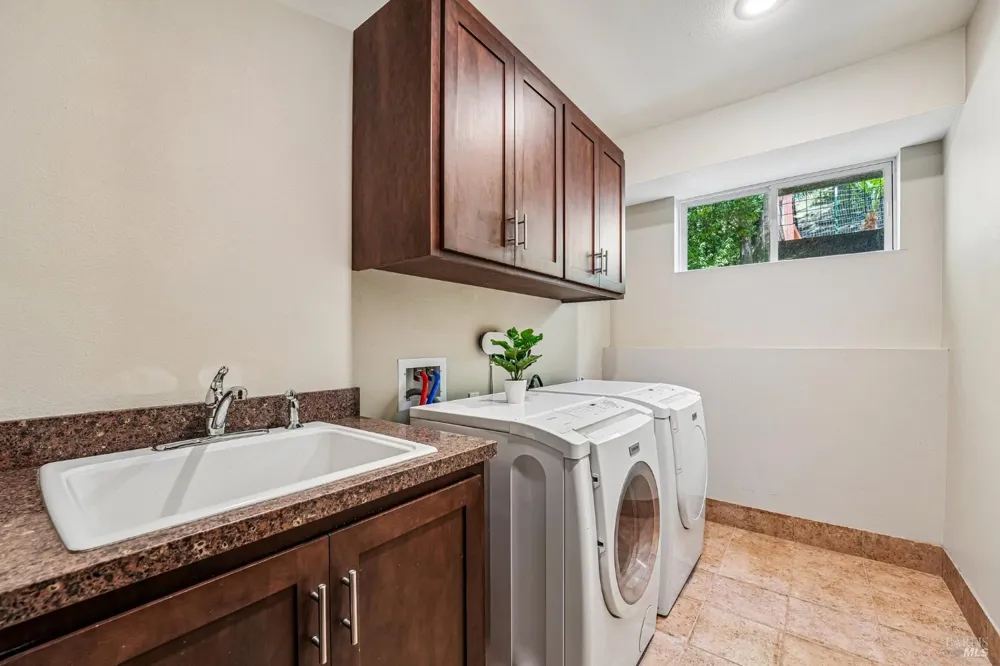 6941 Ellen Lane Forestville, CA 95436