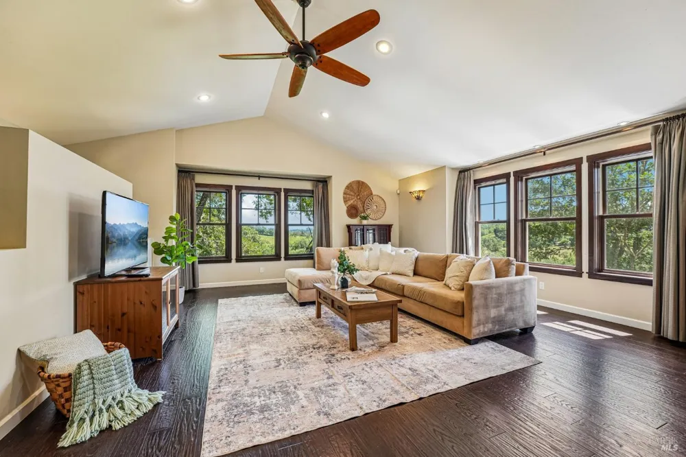 6941 Ellen Lane Forestville, CA 95436