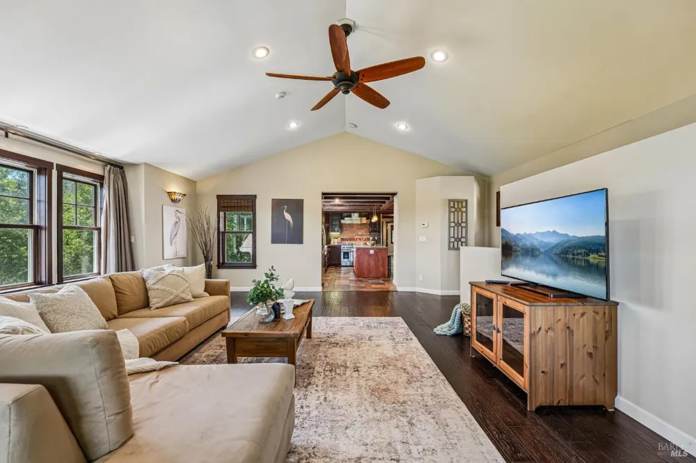 6941 Ellen Lane Forestville, CA 95436