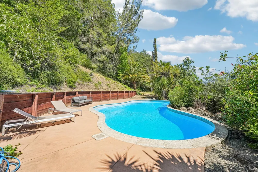 6941 Ellen Lane Forestville, CA 95436