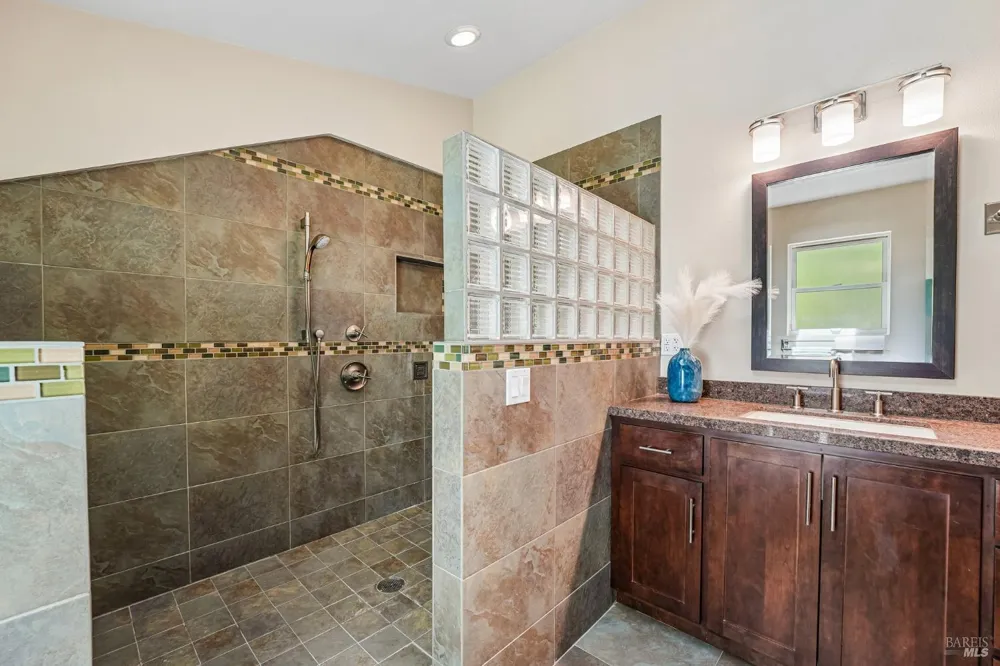 6941 Ellen Lane Forestville, CA 95436