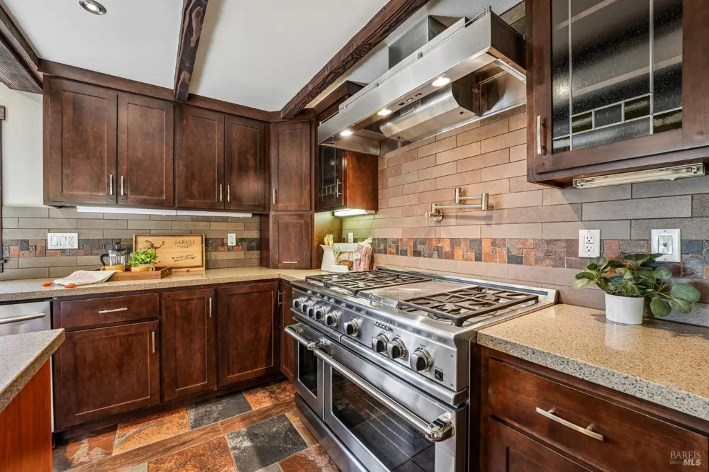 6941 Ellen Lane Forestville, CA 95436