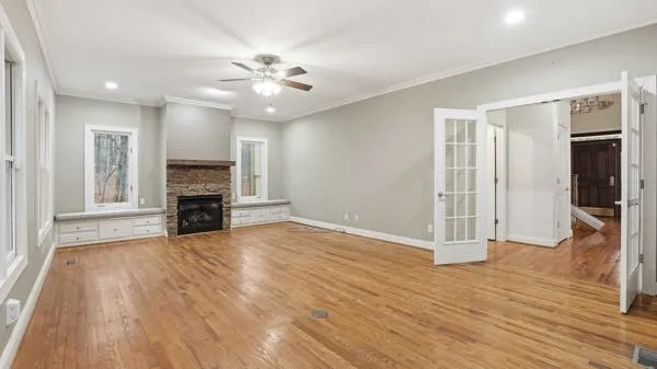 921 Poplar Pl Monteagle, TN 37356