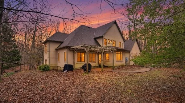 921 Poplar Pl Monteagle, TN 37356