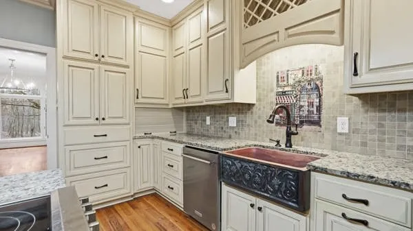 921 Poplar Pl Monteagle, TN 37356