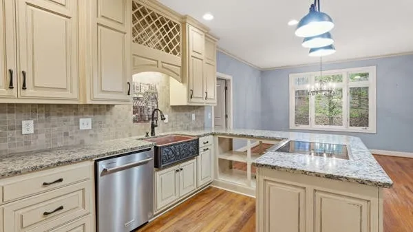 921 Poplar Pl Monteagle, TN 37356