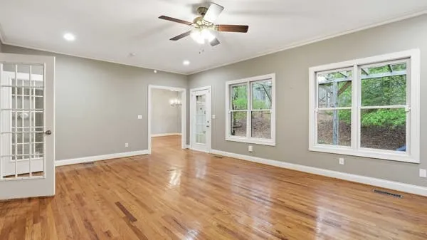 921 Poplar Pl Monteagle, TN 37356