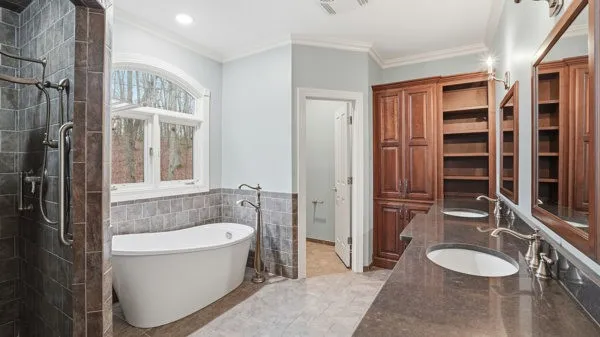 921 Poplar Pl Monteagle, TN 37356