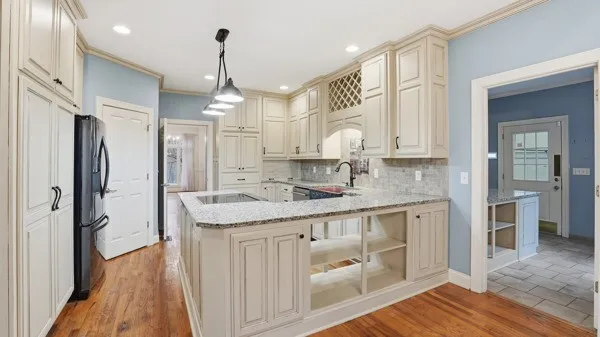 921 Poplar Pl Monteagle, TN 37356