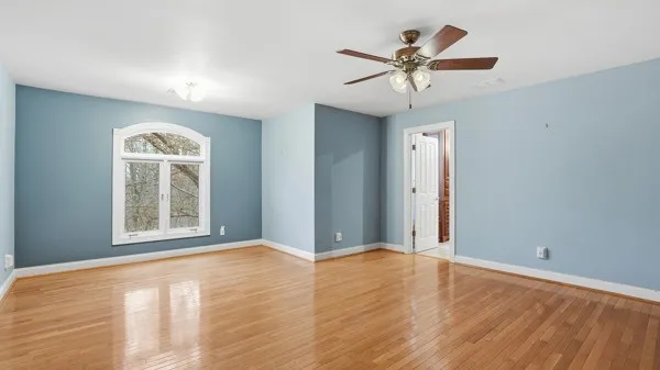 921 Poplar Pl Monteagle, TN 37356