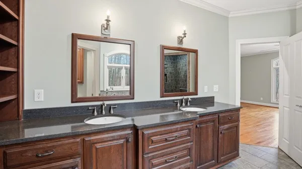 921 Poplar Pl Monteagle, TN 37356