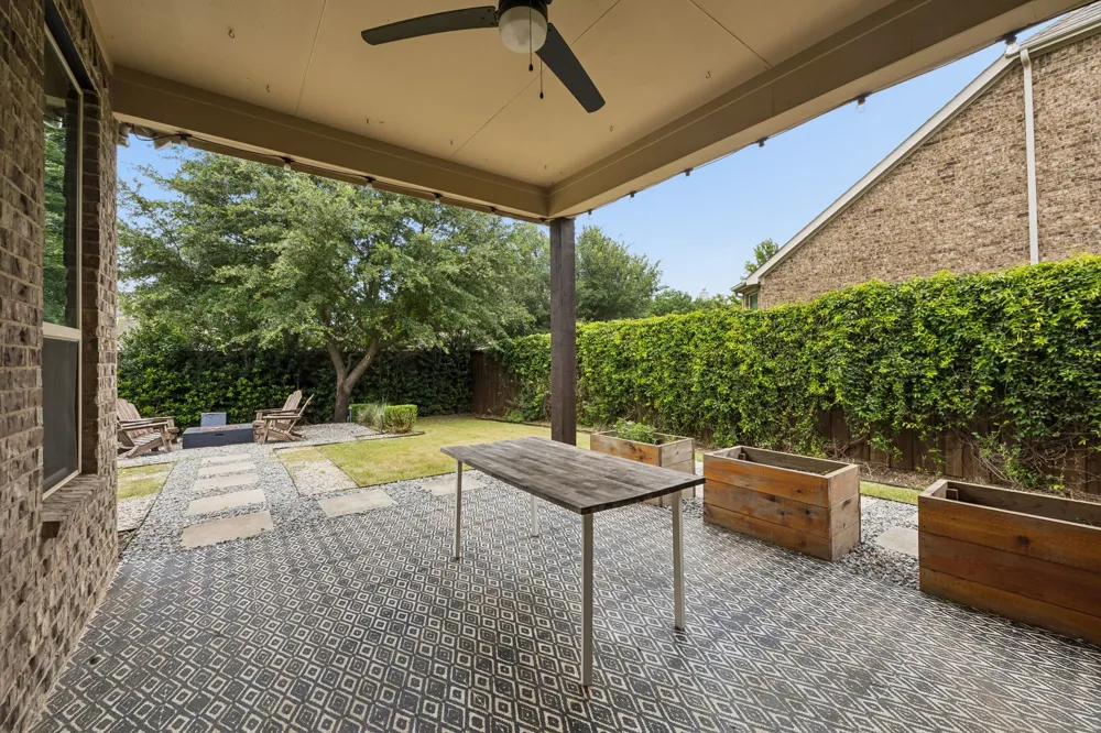 6827 Sunshade Lane Dallas, TX 75236