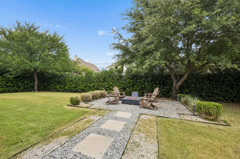 6827 Sunshade Lane Dallas, TX 75236