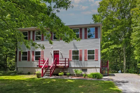 10 Lairds Court
