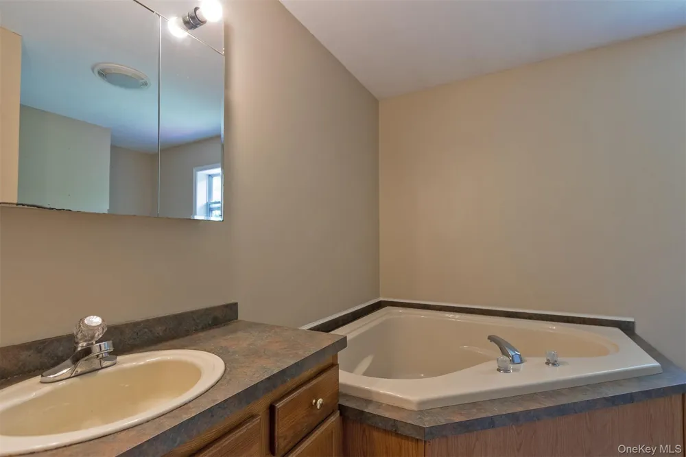 10 Lairds Court Cairo, NY 12413