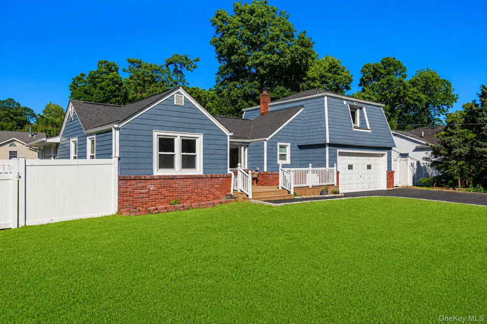 33 Lillian Road Nesconset, NY 11767