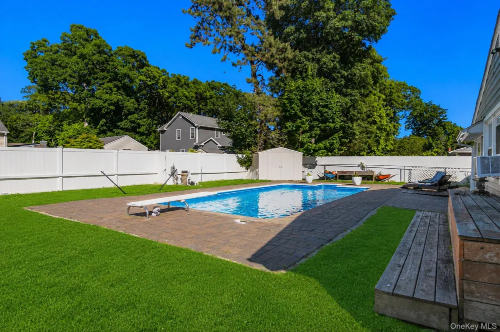 33 Lillian Road Nesconset, NY 11767
