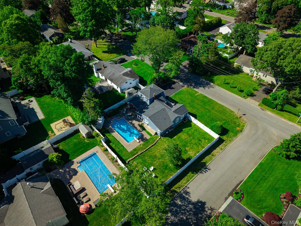 33 Lillian Road Nesconset, NY 11767