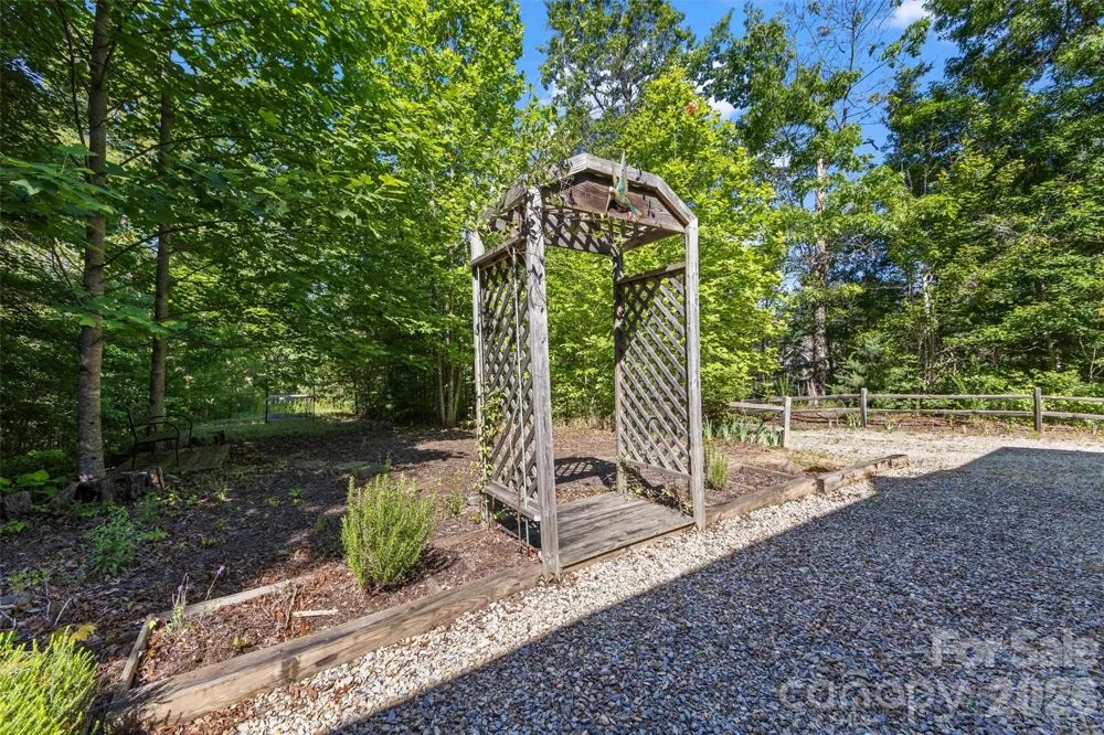 128 Hummingbird Lane Almond, NC 28702