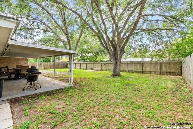 1404 Las Palmas Beeville, TX 78102