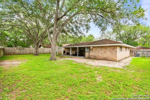 1404 Las Palmas Beeville, TX 78102