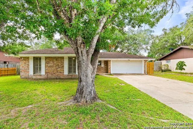 1404 Las Palmas Beeville, TX 78102