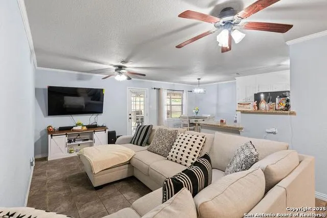 1404 Las Palmas Beeville, TX 78102