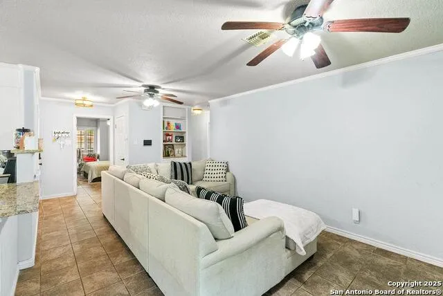 1404 Las Palmas Beeville, TX 78102
