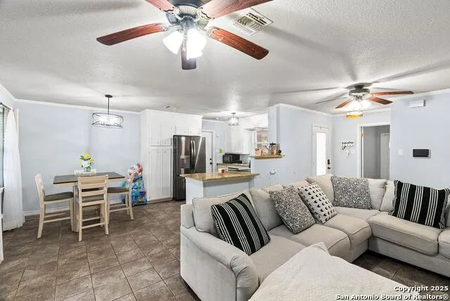 1404 Las Palmas Beeville, TX 78102