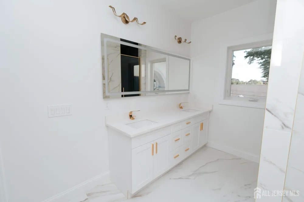 40 Wright Street Iselin, NJ 08830