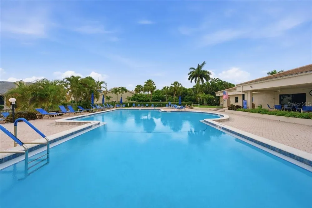 1332 PASADENA AVENUE S #102 South Pasadena, FL 33707