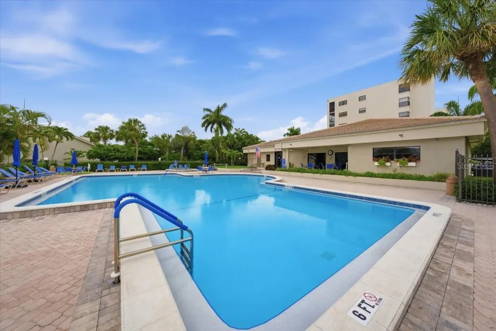 1332 PASADENA AVENUE S #102 South Pasadena, FL 33707