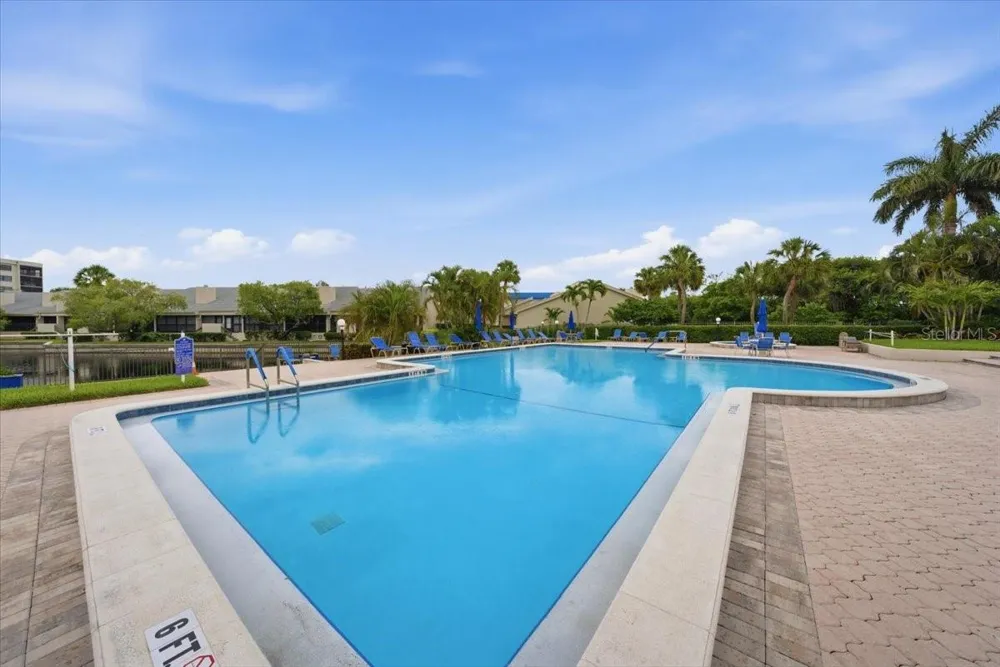 1332 PASADENA AVENUE S #102 South Pasadena, FL 33707
