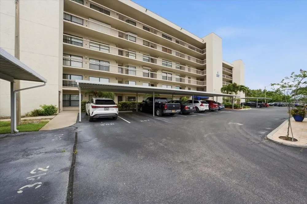 1332 PASADENA AVENUE S #102 South Pasadena, FL 33707