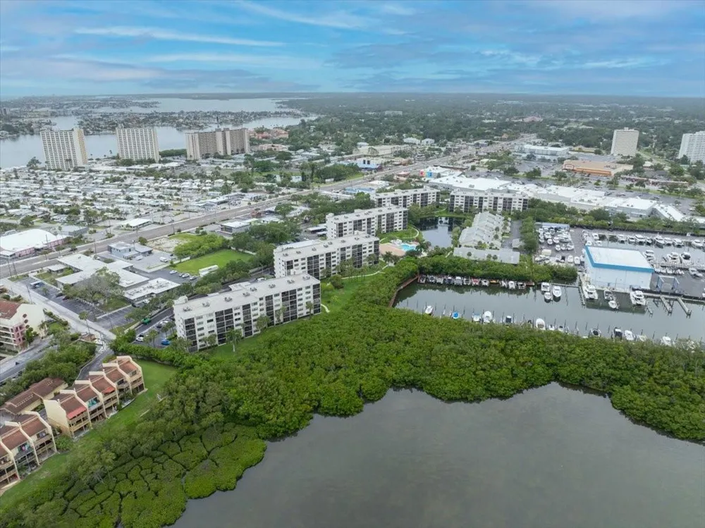 1332 PASADENA AVENUE S #102 South Pasadena, FL 33707