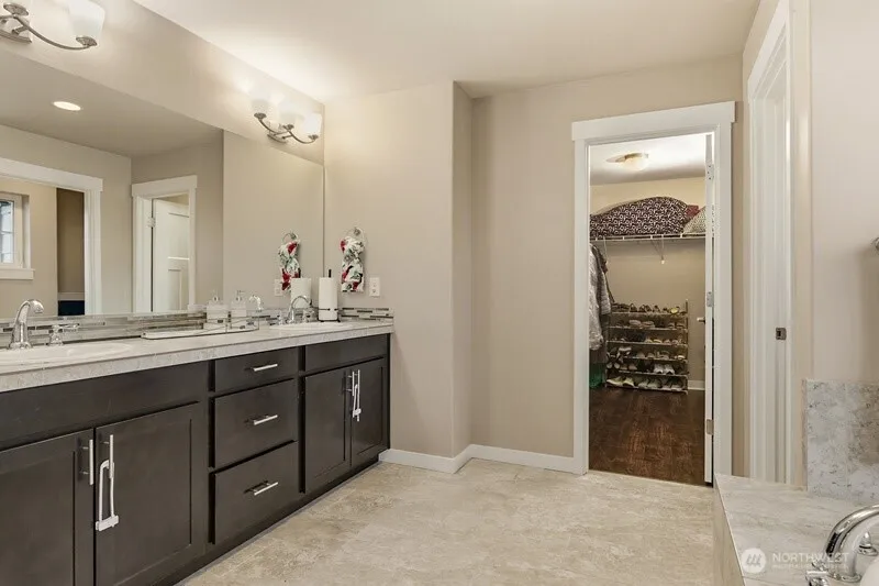33852 56th Place S Auburn, WA 98001