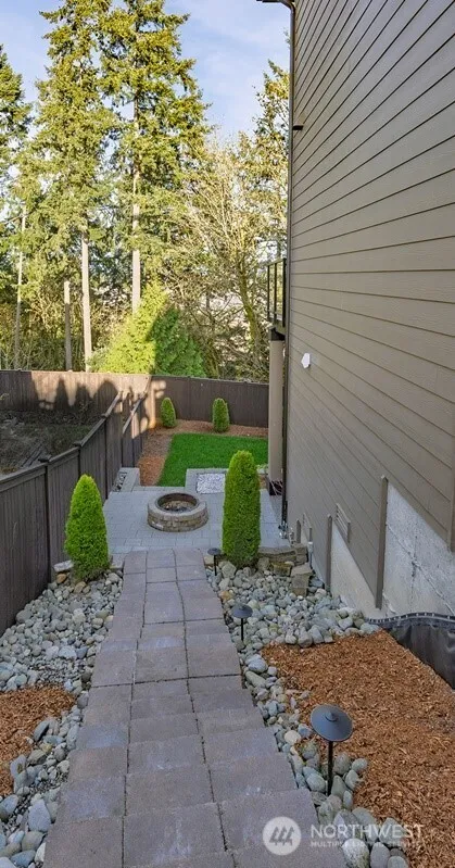 33852 56th Place S Auburn, WA 98001