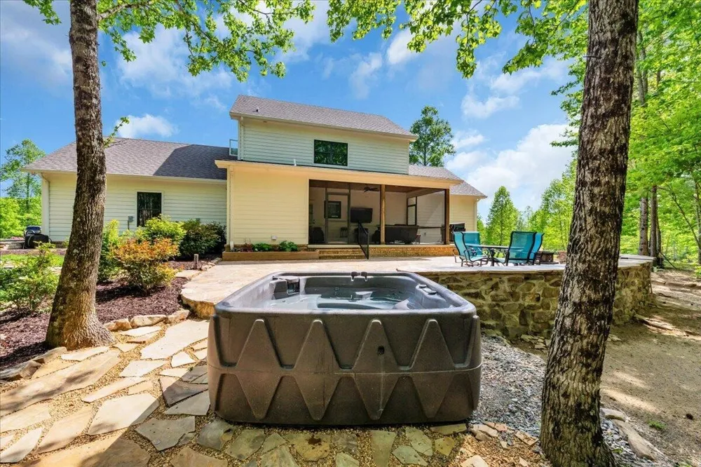 2564 Raulston Falls Road Jasper, TN 37347