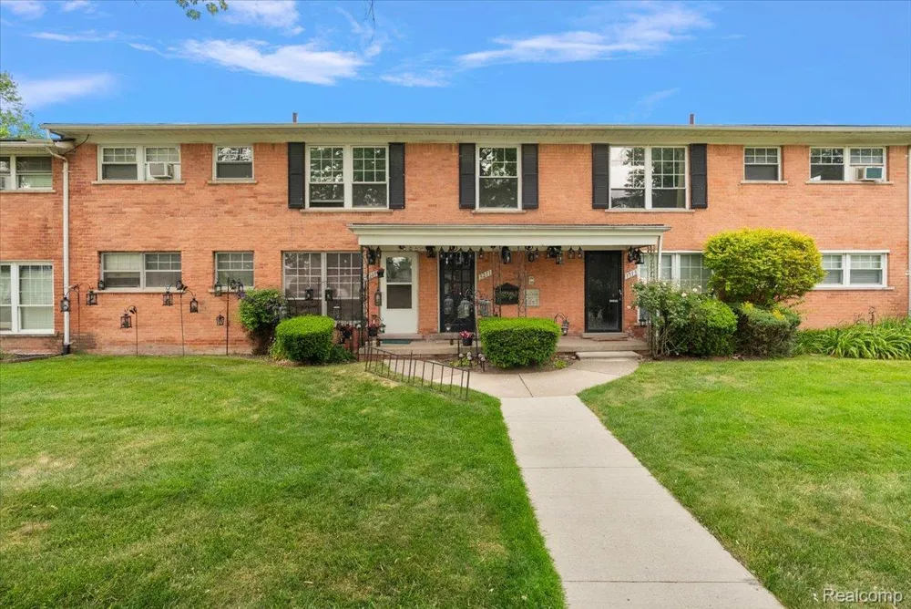3211 Benjamin Avenue #13 Royal Oak City, MI 48073