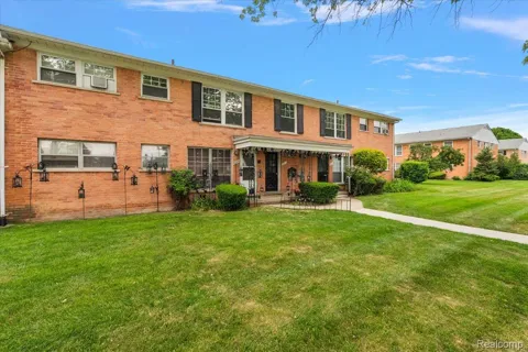 3211 Benjamin Avenue #13