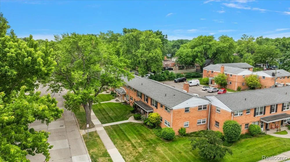 3211 Benjamin Avenue #13 Royal Oak City, MI 48073