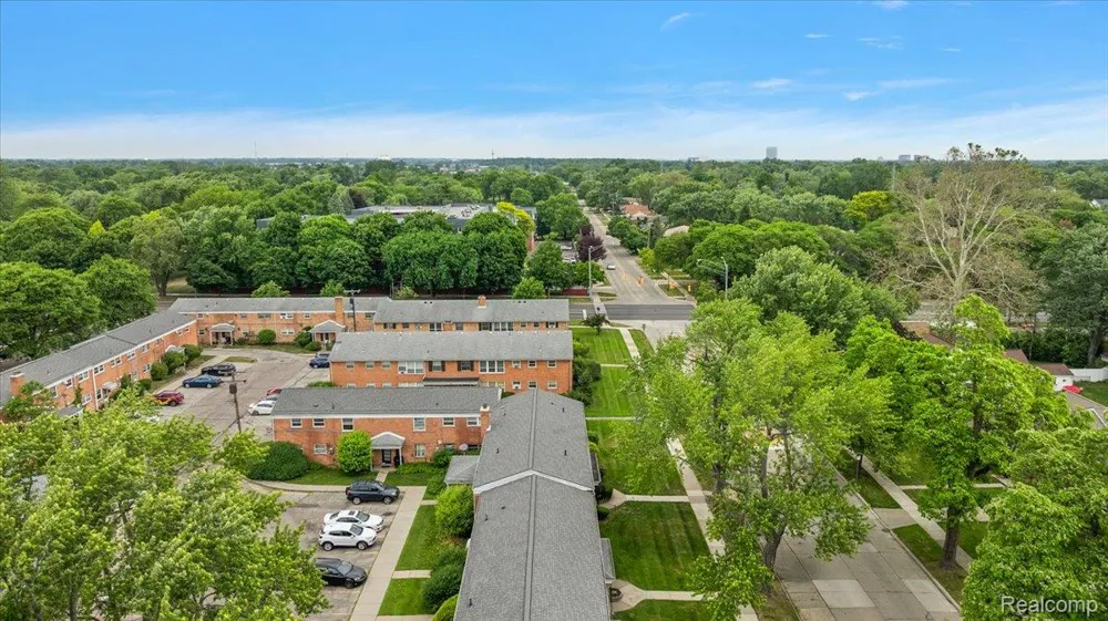 3211 Benjamin Avenue #13 Royal Oak City, MI 48073