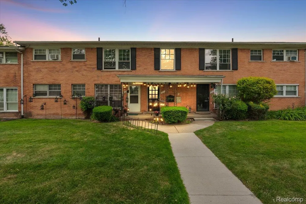 3211 Benjamin Avenue #13 Royal Oak City, MI 48073