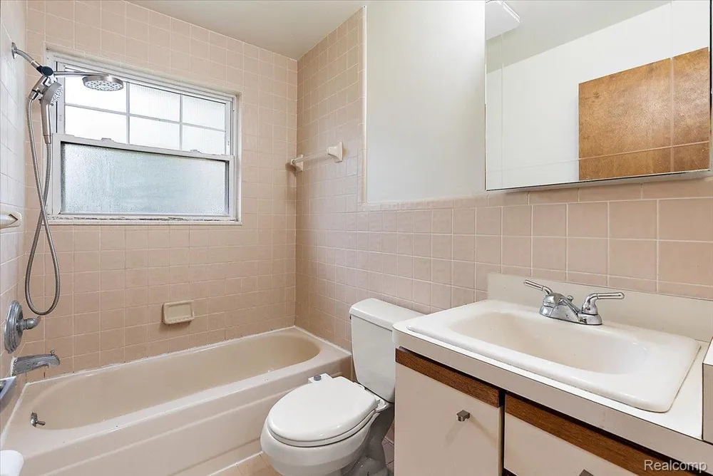 3211 Benjamin Avenue #13 Royal Oak City, MI 48073