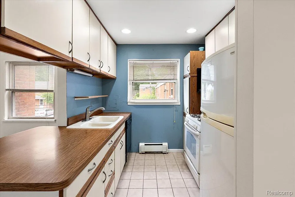 3211 Benjamin Avenue #13 Royal Oak City, MI 48073