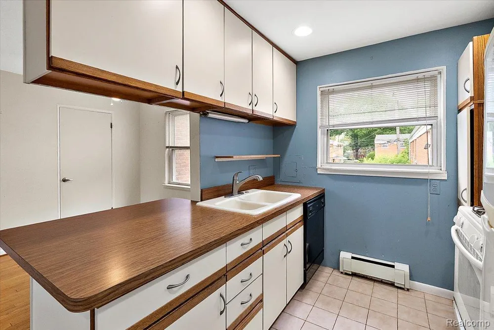 3211 Benjamin Avenue #13 Royal Oak City, MI 48073