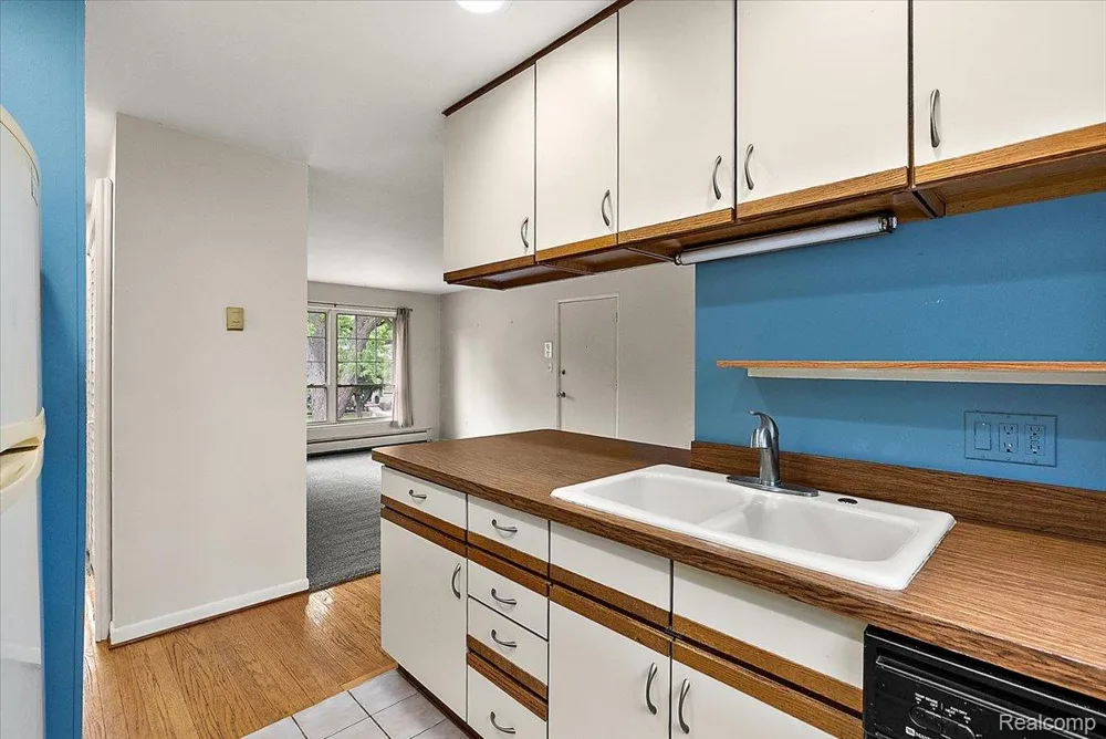 3211 Benjamin Avenue #13 Royal Oak City, MI 48073