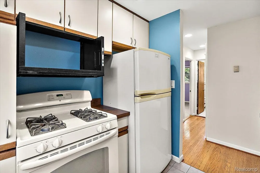 3211 Benjamin Avenue #13 Royal Oak City, MI 48073