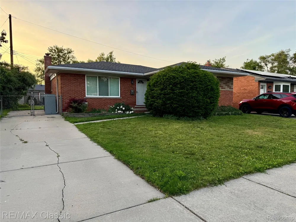 1842 Chaucer Avenue Madison Heights City, MI 48071